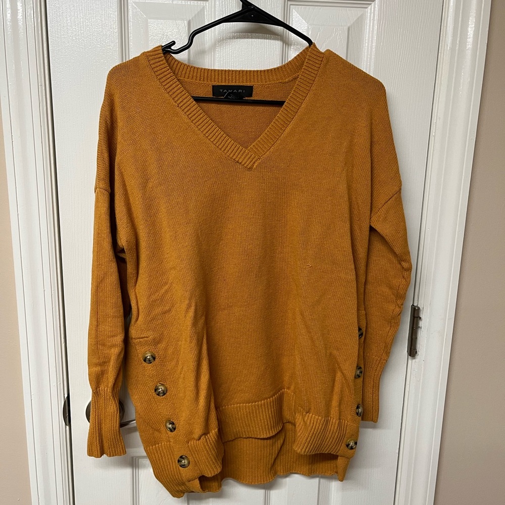 TAHARI sweater